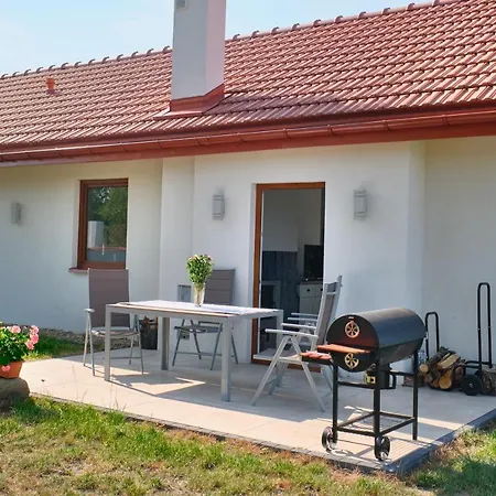 Komfortowy domek z kominkiem Barwice Zewnętrze zdjęcie